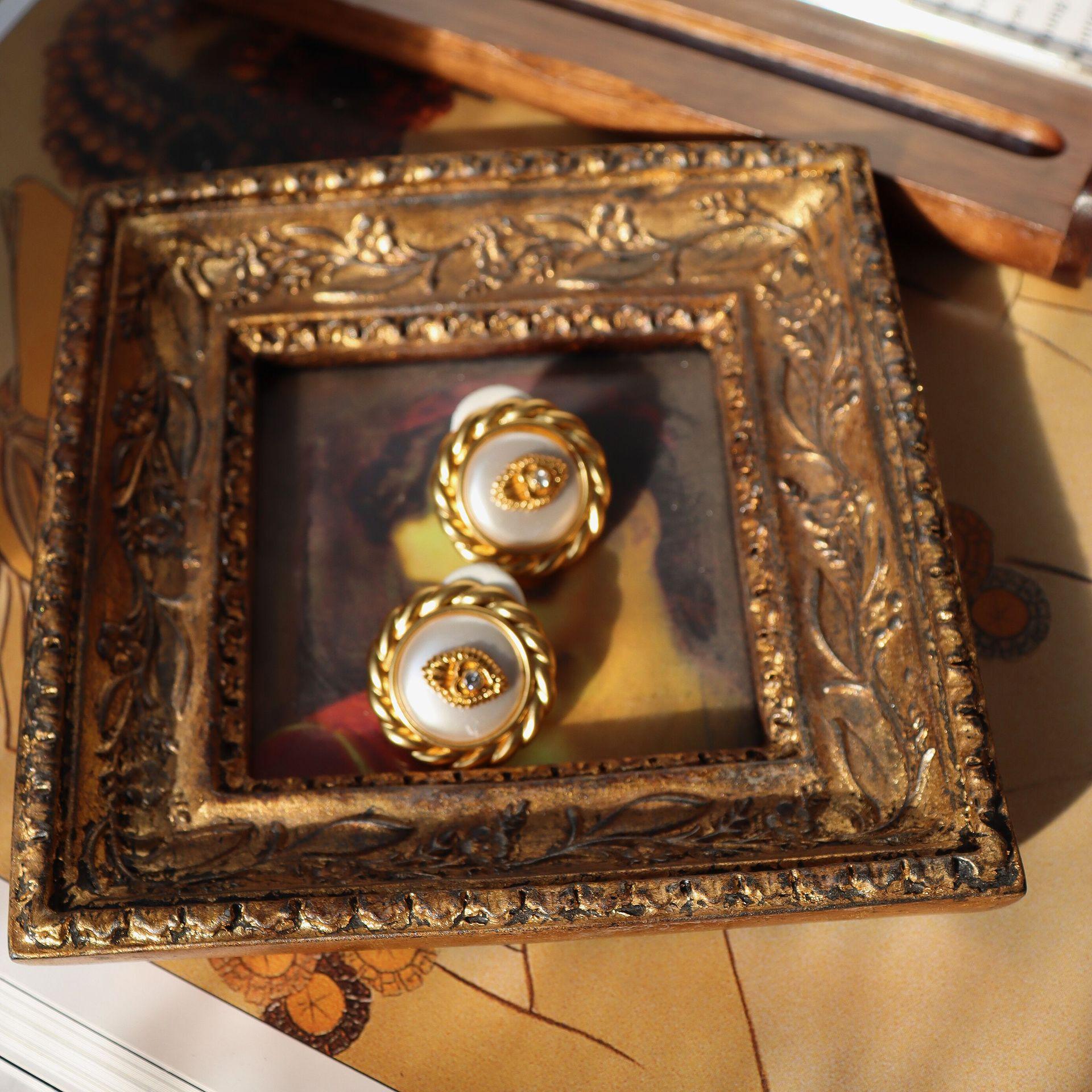 

Medieval gold bracelet vintage gold-plated earrings set sense fritillary twist edge jewelry