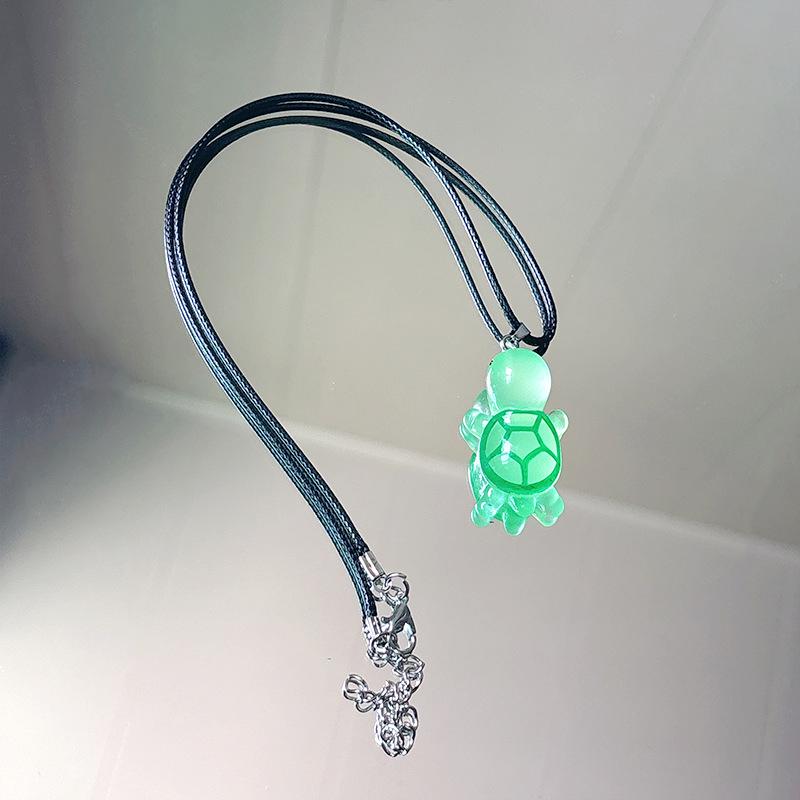 

1 пара маленьких свежих цветных серег-подвесок из смолы, светящиеся серьги с черепахами, женский браслет, ожерелье, ювелирный подарок