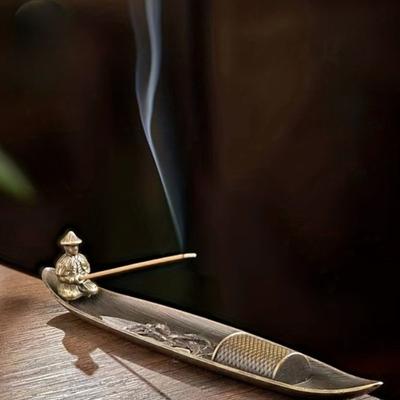 Traditional Boat-Shaped Metal Incense Burner, Festive Home Decor for Christmas, Halloween, Easter, Hanukkah, Thanksgiving - Elegant Metallic Design
