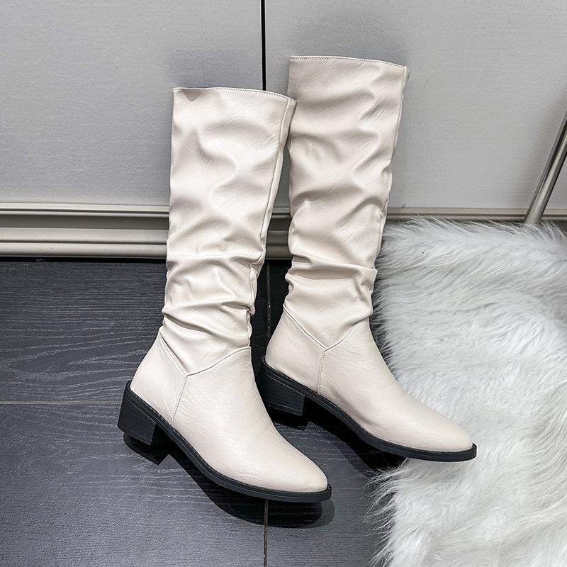 

Осенне-зимняя обувь. Женские ботинки. Ботинки среднего размера с острым носком и бахилы больших размеров. 41 слоновая кость