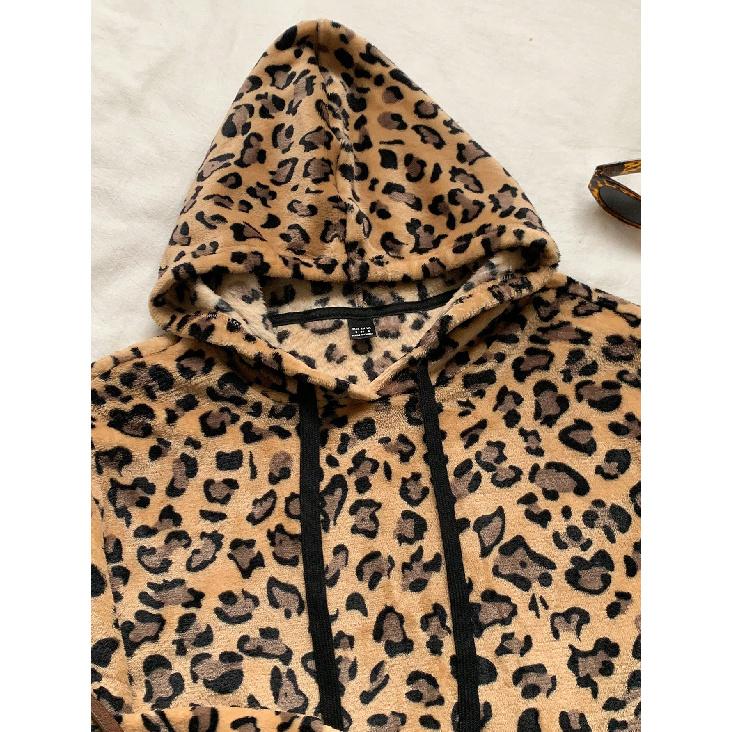 Trendy Women's Oversized Hoodie with Bold Brown Leopard Print – Cozy Fleece Pullover Sweatshirt for Casual Streetwear
