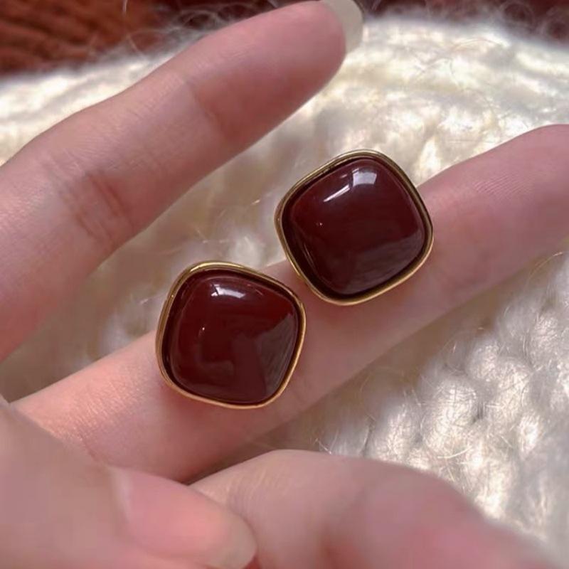 Wind fashion versatile stud earrings women's hot-selling high-end temperament trendy earrings street stall night market explosion