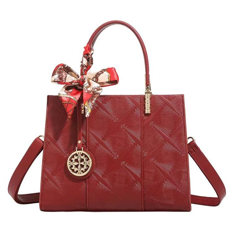 

Red bag women s new Chinese embroidered handbag middle-aged mother bag mother-in-law wedding banquet messenger bag gift