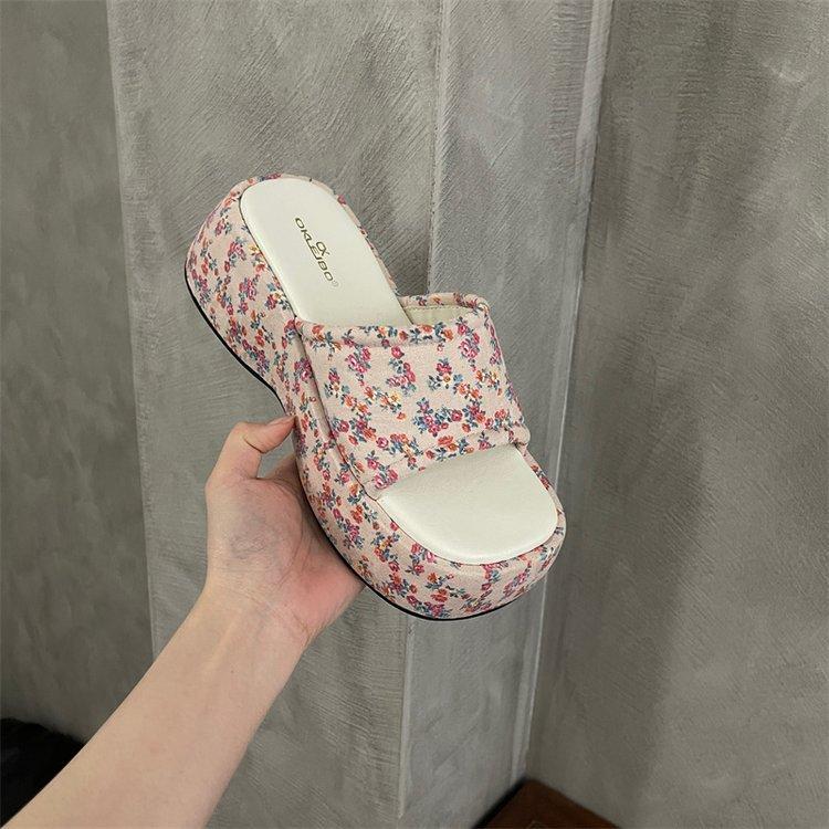 

Small man thick bottom 6cm height increase one word slippers female summer wear with skirt fairy wind beautiful woman cool slippers 40