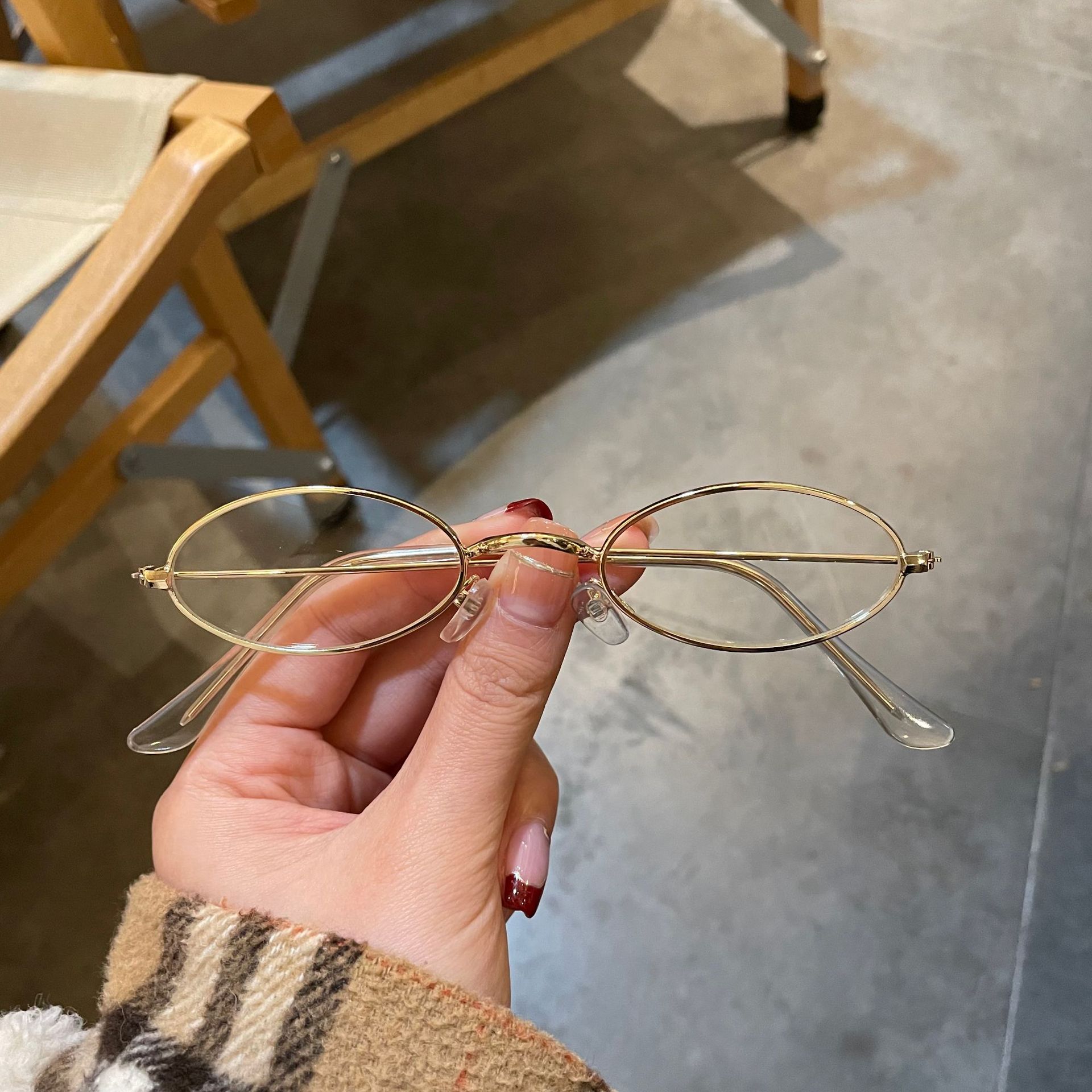 

New Unisex Retro Small Frame Oval Sunglasses Fashion Design Sun Glasses Summer Vintage Shades Eyeglasses Women S Fashion Glasses As shown in the figu