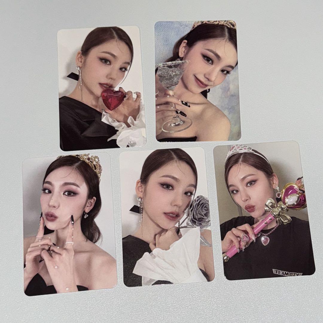 

[USED] ITZY Yeji trading cards