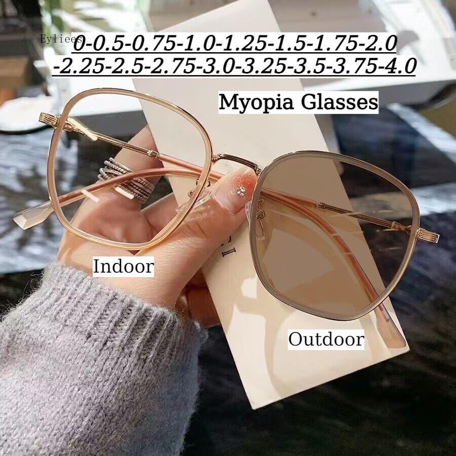 Utendørs ultrafiolettsikre fotokromatiske solbriller Trendy mote Minus Synsbriller Kortsynte damebriller Diopter-4.0