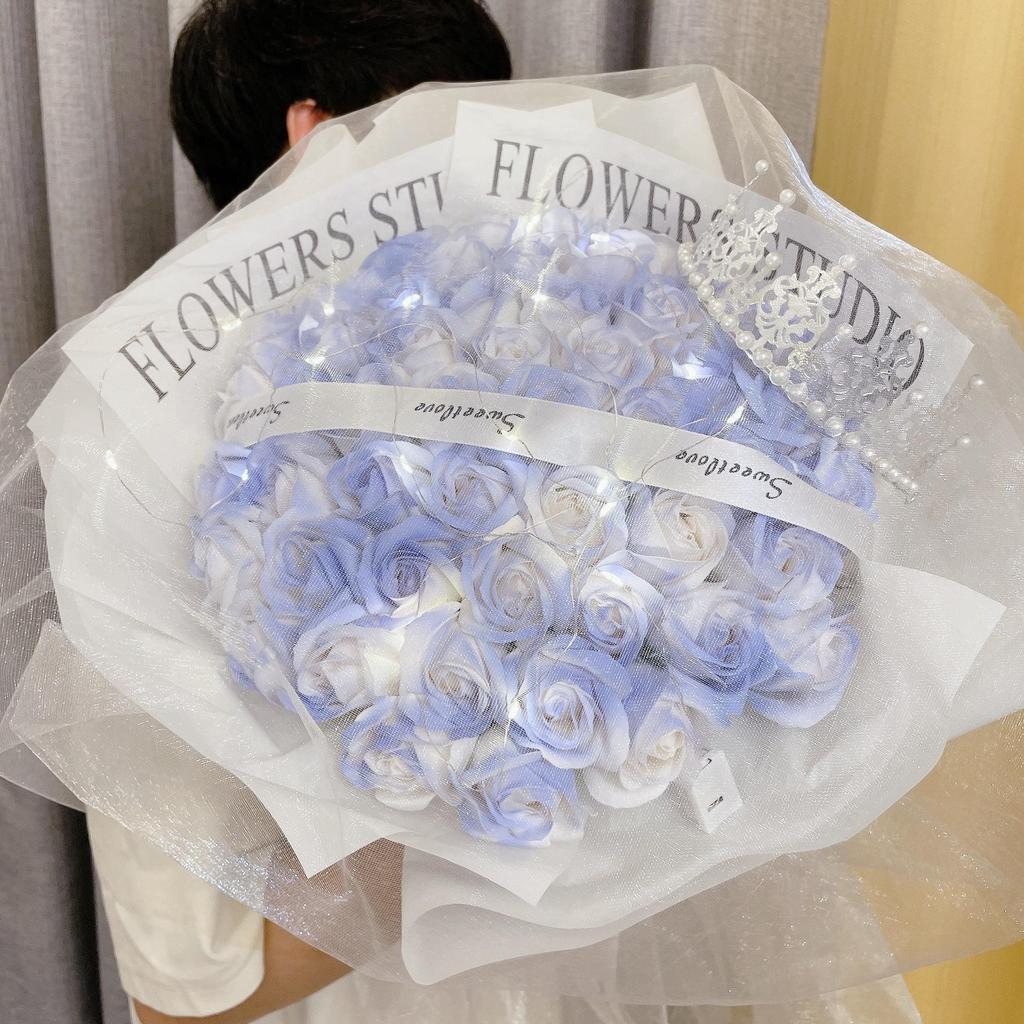 Seifenstrauß mit blauen Rosen in Crushed-Eis-Optik – Valentinstags- oder Geburtstagsgeschenk für Freund/Freundin