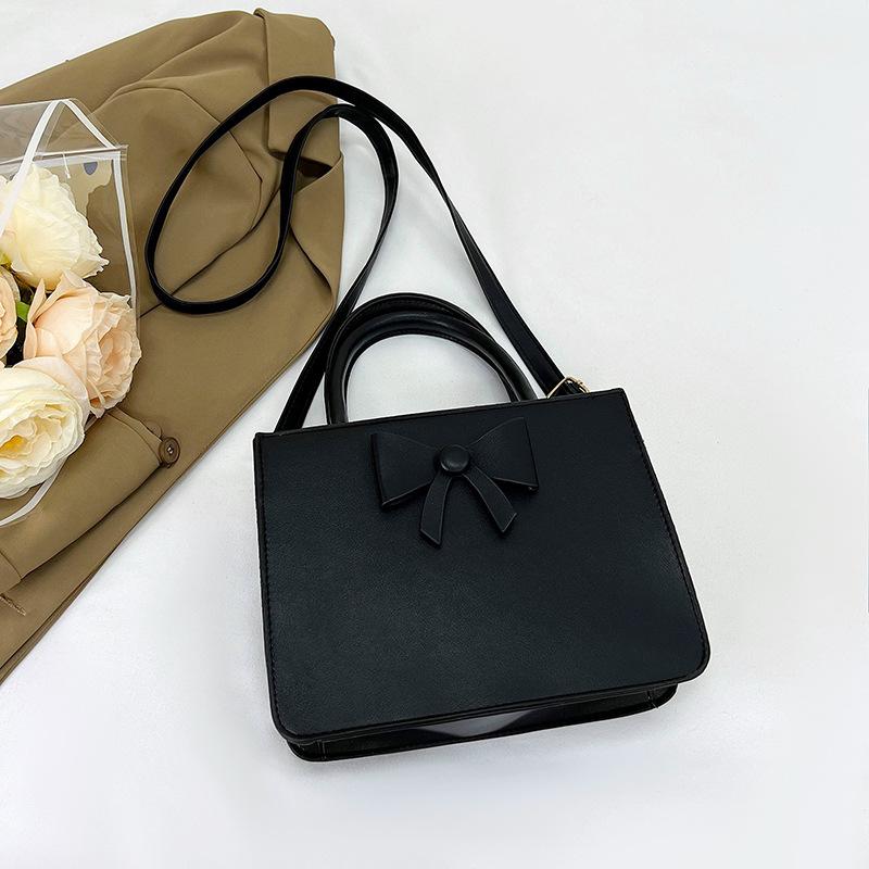 

Новый модный бант с высоким внешним видом и модным повседневным нишевым дизайном, модная маленькая квадратная сумка, простая сумка через плечо