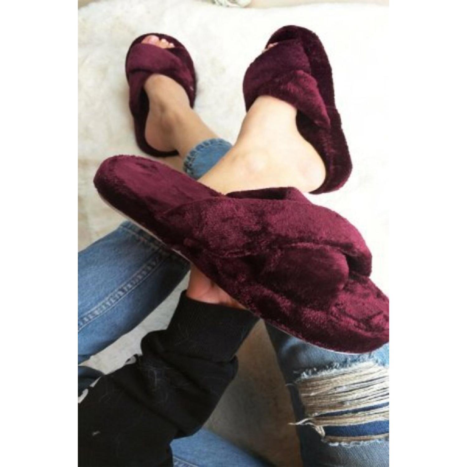 

Fluffy Cross Slippers 36 бордовий