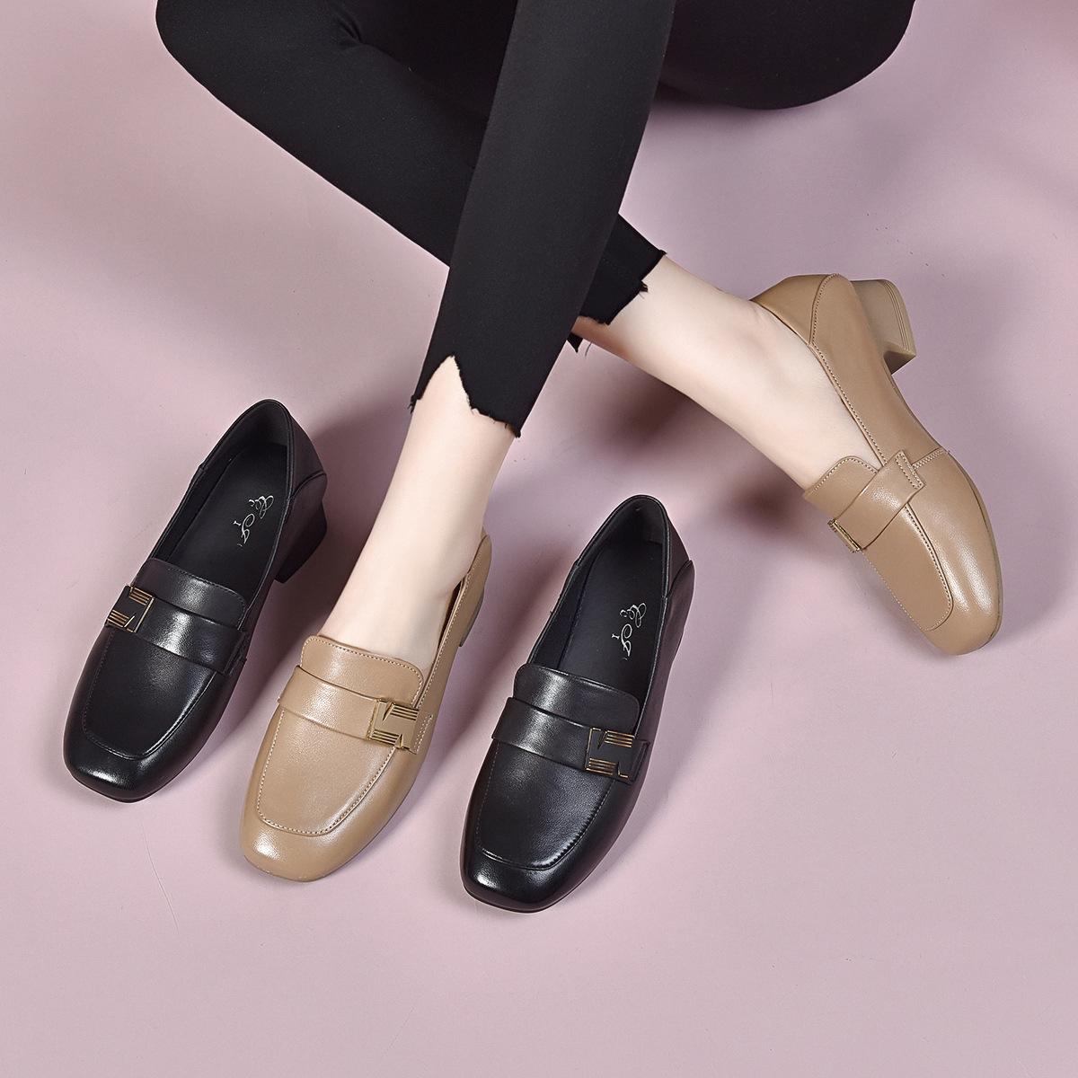 

2024 Spring Women s Sheepskin Square Toe Loafers - Slip-On, Low-Cut, Low Heel, Exclusive for Physical Store 39 хакі