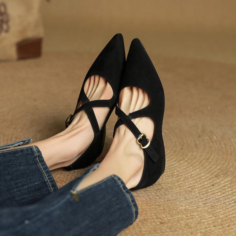 

Новые туфли-лоферы на низком каблуке, с квадратным каблуком, удобные, с острым носком, одинарные туфли, женские, с мелким вырезом, низкие, кожаные, большого размера, cov 40 чёрный