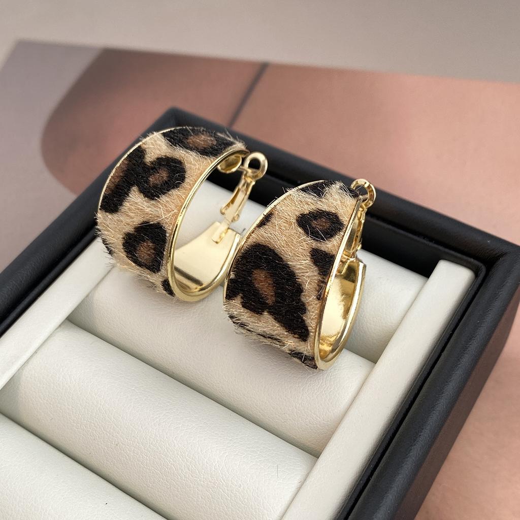 Earrings Retro Geometric Leopard Print Earrings Women'S Autumn And Winter High-End Exaggerated Niche Temperament Earrings