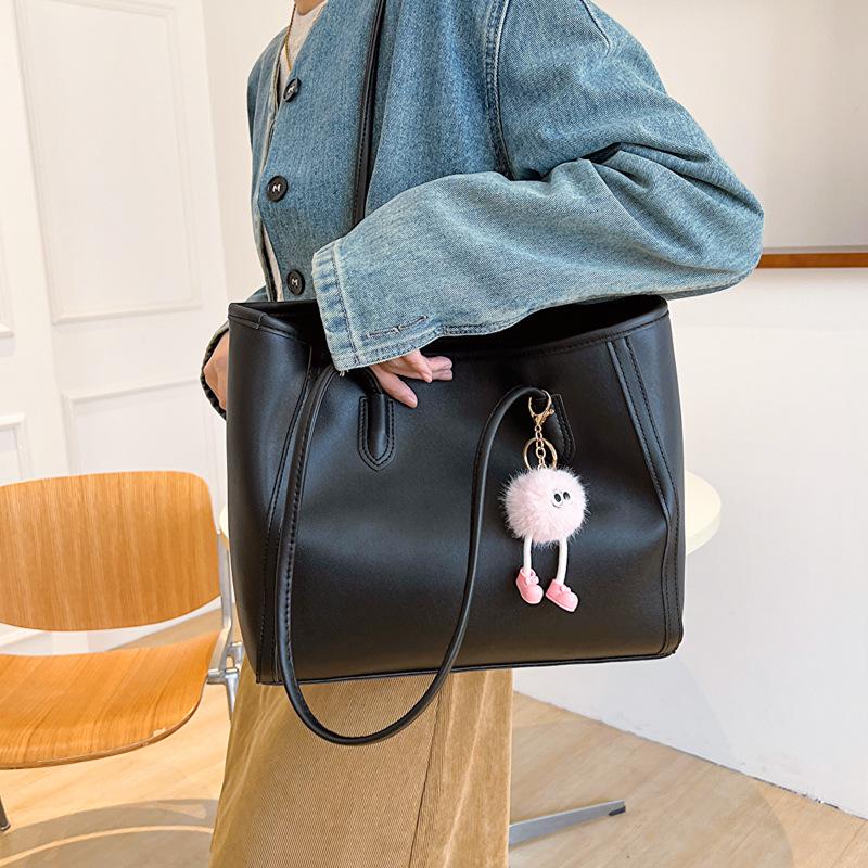 2023 Autumn/Winter Large-Capacity Fashionable Shoulder Bag - Simple, Trendy Korean Commuting Tote for Women