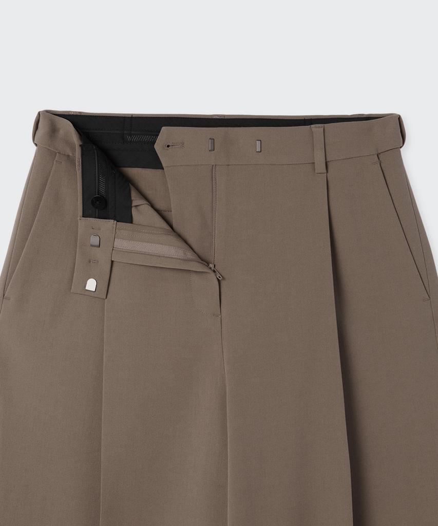 MUSINSA STANDARD WOMAN Women'S Low Waist Deep Tuck Extra Wide Hidden Banding Slacks [Dusty Beige]