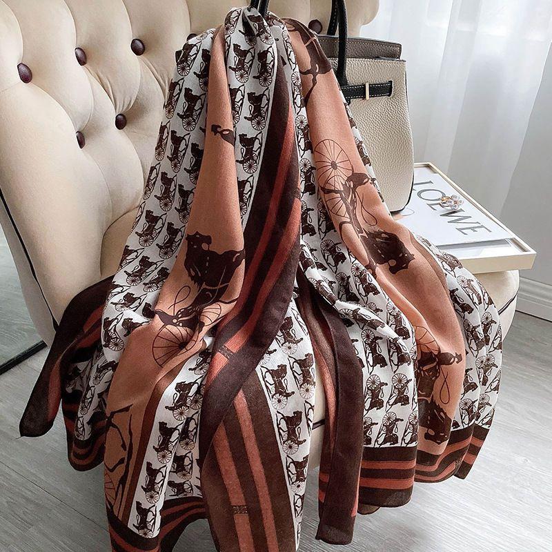 Luxury Brand Autumn and Winter Women New Style Fashion Color Matching Print Silk Scarf Lady Popular Headcloth Beach Shawl