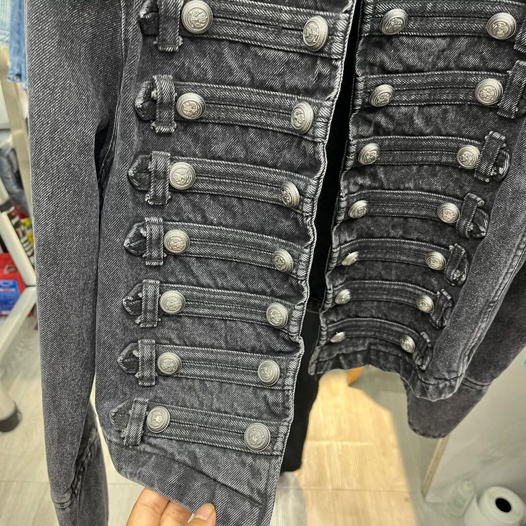 Top de Manga Larga con Decoración de Hebilla Estilo Corte Retro para Moda de Primavera y Otoño Chaqueta Corta de Mezclilla con Cuello Alto