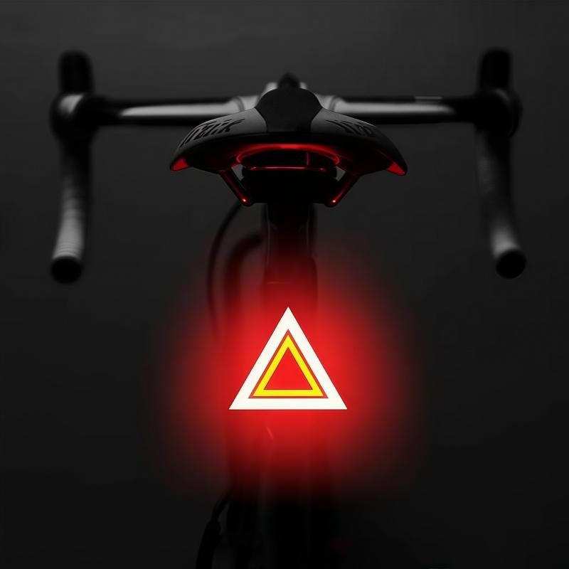 Fanale Posteriore per Bicicletta Multi Modalità di Illuminazione Ricarica USB Luce LED per Bici a Forma di Cuore Lampeggiante Posteriore per Bici da Strada Mtb Reggisella