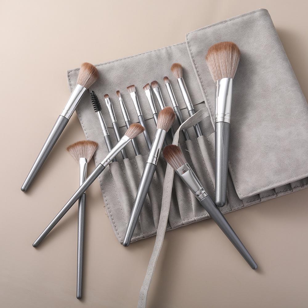 First Meeting 14-Piece Makeup Brush Set: Includes Loose Powder, Eyeshadow, Foundation, and Concealer Brushes with Soft Bristles.