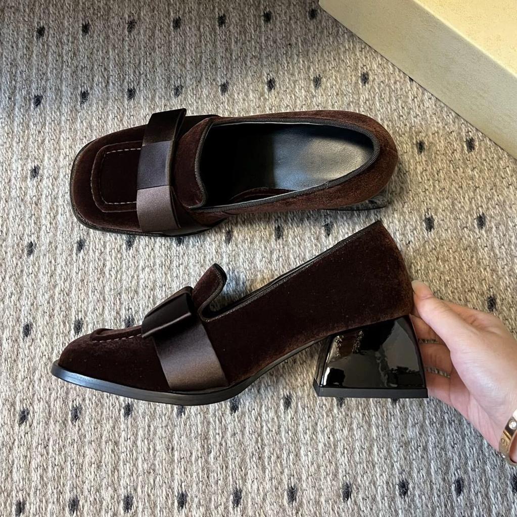 Wildleder Maillard Square Toe Dicke Ferse Slipper Damen Frühling und Herbst Neue High-End Einzelne Schuhe Mary Jane Damenschuhe