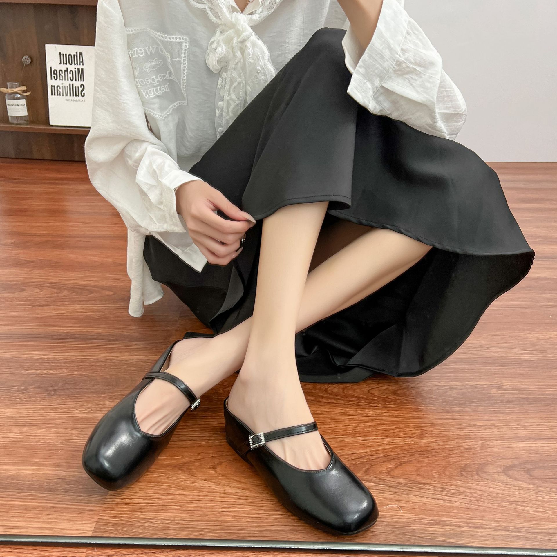 

Летние новые маленькие туфли на толстой подошве с внутренней танкеткой, женские, с высококлассным темпераментом, с квадратным носком, женская обувь 2025, универсальные 39 чёрный