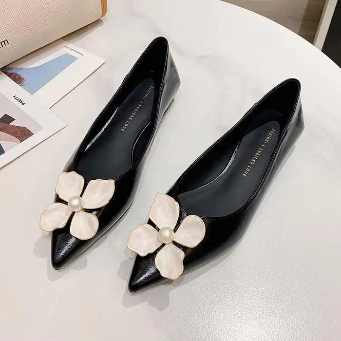 

Fashion Luxury Leather Casual Square Toe Flat Pointed Flower White Pearl Moccasins Wedding Bride Shoe Women s Shoes Flats Quick Delivery 42