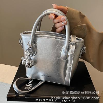 This Year's Popular Retro Bag Women's Summer 2025 New Fashion Niche Messenger Bag Women's Portable Bucket Bag