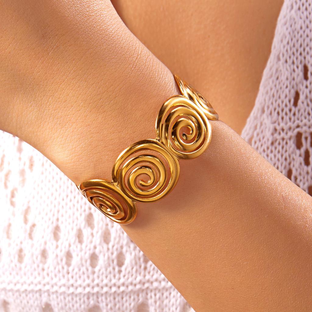 Vintage Stainless Steel Wide Cuff Bangle for Women Gold Color Starfish Flower Heart Open Chunky Exaggerated Bracelet Jewelry