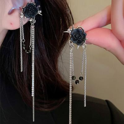 New Sweet and Cool Spice Girl Stud Earrings for Women, Black High-end Earrings, Trendy Temperament and Cold Earrings.