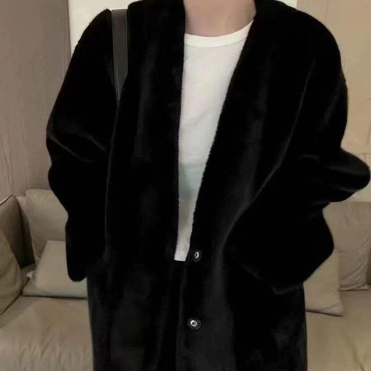 

Женское корейское пальто из искусственного меха норки с V-образным вырезом, 2024 - Свободный силуэт, стройнящий зимний дизайн Medium чёрный