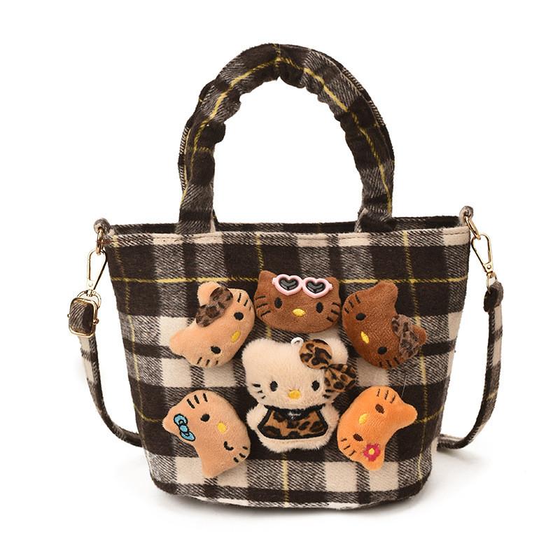 Ladies Tote Bag With Nylon Material And Zipper Closure For Casual Outings