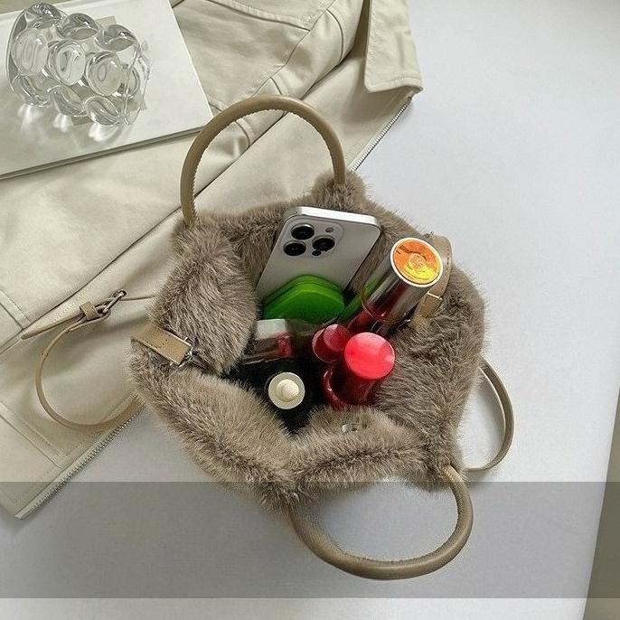 Kleine Plüschtasche Handtasche Damen Mode Tasche 2026 Neue Mode Flauschige Beuteltasche Ausländischer Stil Eine Schulter Crossbody Flauschige Tasche Klappentasche