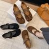 Temperament round head flat sole shoes women's 2025 new spring and autumn French retro Mary Jane small leather shoes light mouth commuter shoes