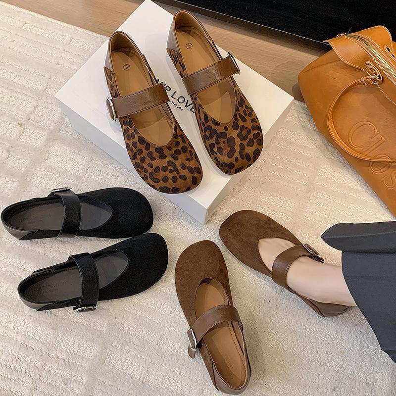 Temperament round head flat sole shoes women's 2025 new spring and autumn French retro Mary Jane small leather shoes light mouth commuter shoes