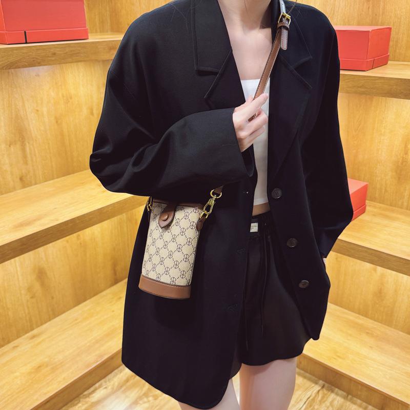 High-end Fashion Bucket Bag Women's New Cylinder Bag Mobile Phone Small Bag Versatile Single Shoulder Oblique Span Bag