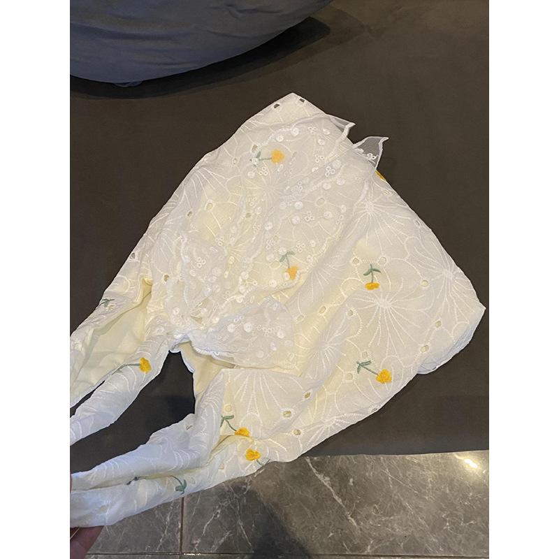A Large-capacity Embroidered Single-shoulder Underarm Tote Bag with Fresh and Delicate Flowers