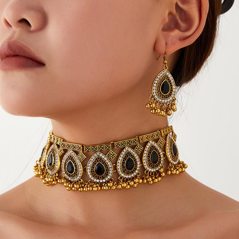 Elegant European Retro Gemstone Necklace & Earrings Set