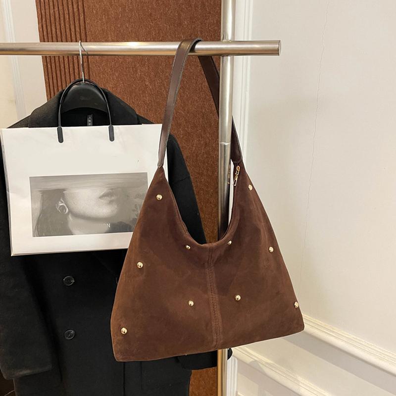 Fashion Rivet Shoulder Bag For Women Large Capacity Casual Handbags Simple Commuter Tote Bag Retro Suede Leather Underarm Bag AVE
