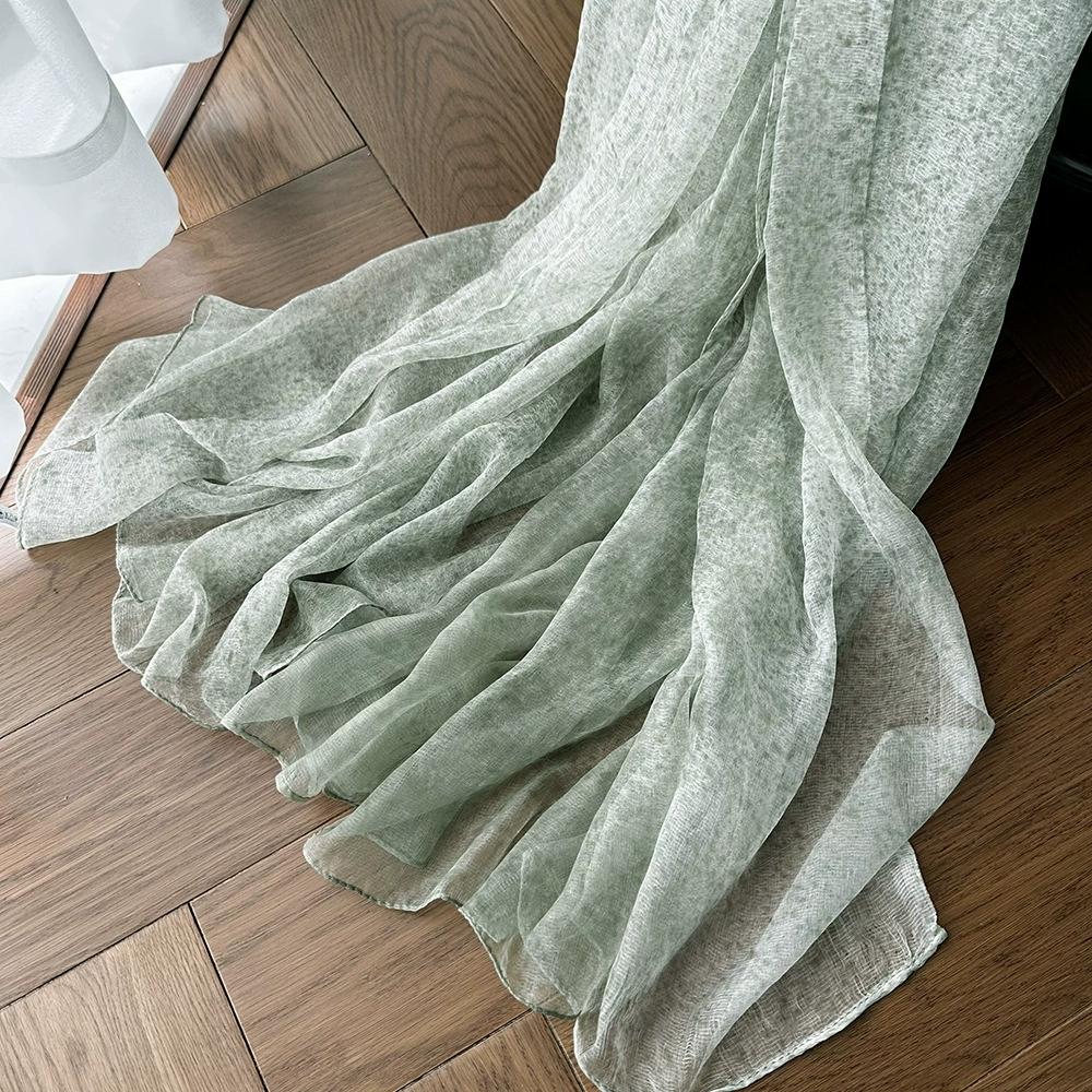 

10% Silk Scarf for Women Gradient Sun Protection Stole Versatile Thin High-End Feeling Wrap Retro Gauze Scarf for Women 180x100cm