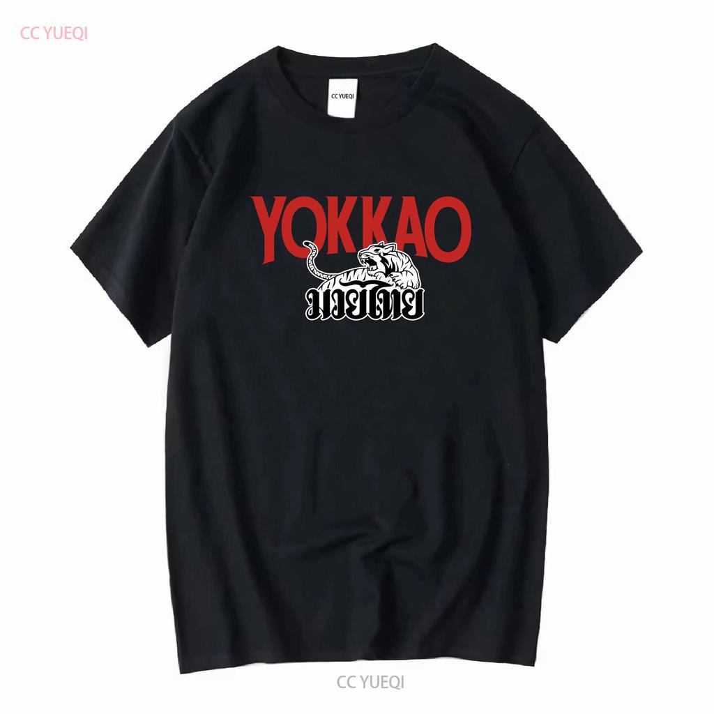 Maglietta con Logo Yokkao Muay Thai Made In USA Taglia dalla S alla 5XL Maniche Lunghe o Corte Lavaggio Vintage Elastica Elegante Moda Uomo