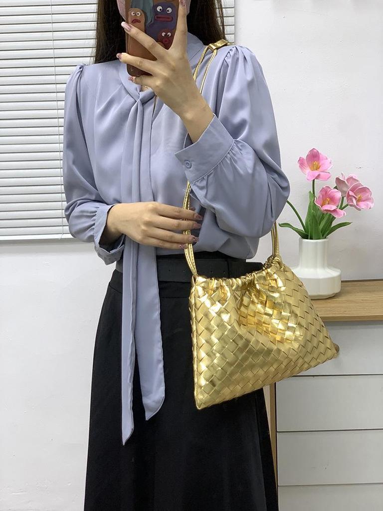 2024 Women's Woven Dumpling Crossbody Bag - Trendy Niche Design, Cloud Single Shoulder Bag