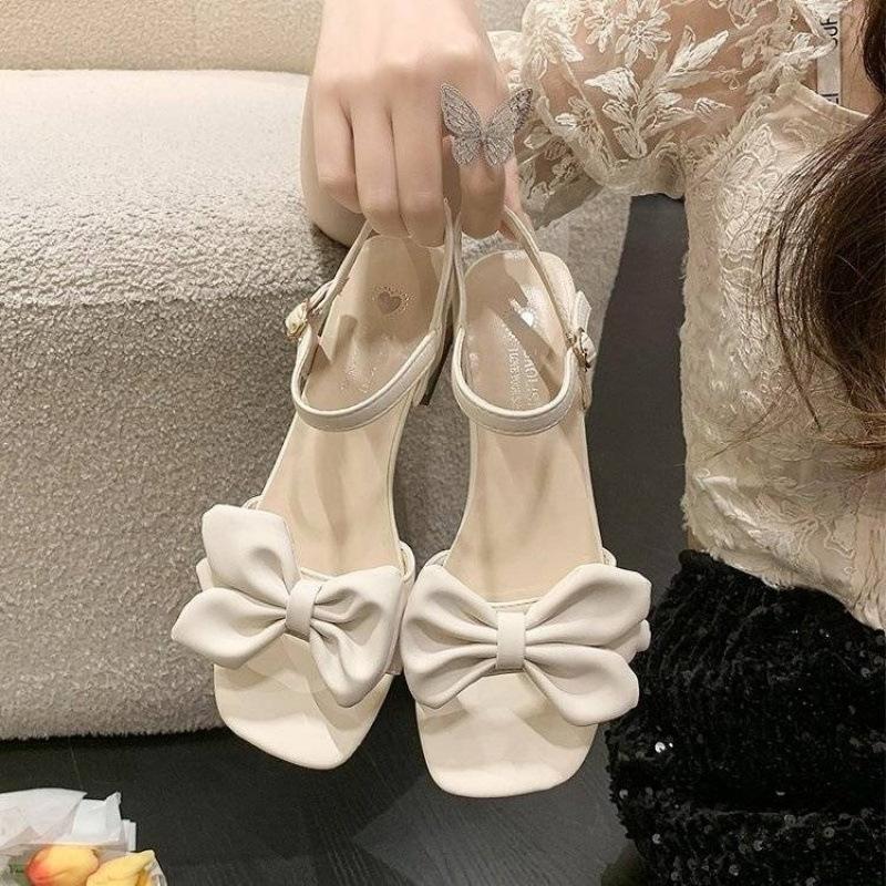 Französische High Heels Damen Sommer 2025 neue Mode vielseitige Schleife bequem Wort mit dickem Absatz Sandalen Damen
