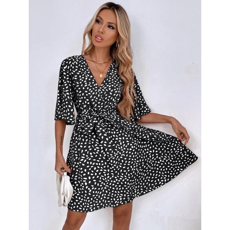 2026 Women's Spring/Summer New V-neck Short-sleeve Waist-cinching Dress