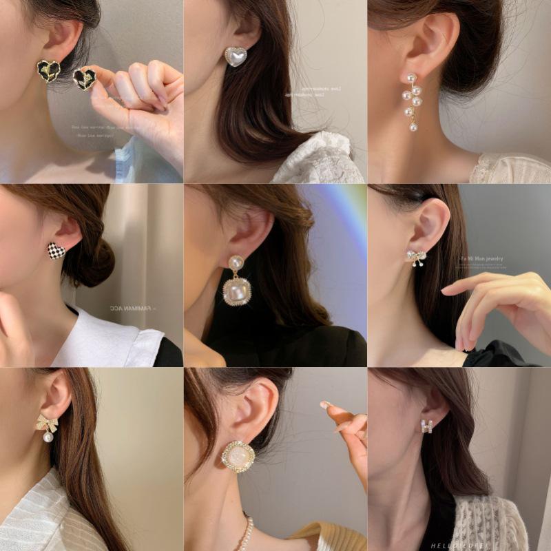 Boucles d'oreilles de luxe tendance 2024 accrocheuses pour femmes: Boucles d'oreilles à clous tendance et polyvalentes pour l'automne et l'hiver