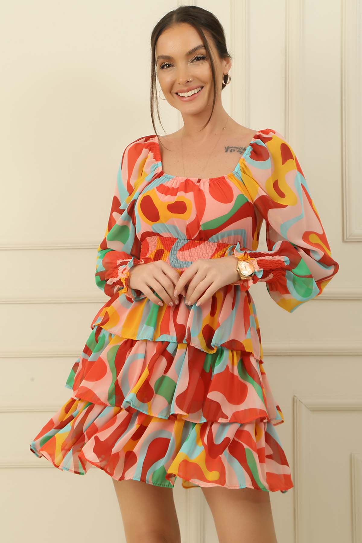 

Многослойное шифоновое платье с воланами и геометрическим узором