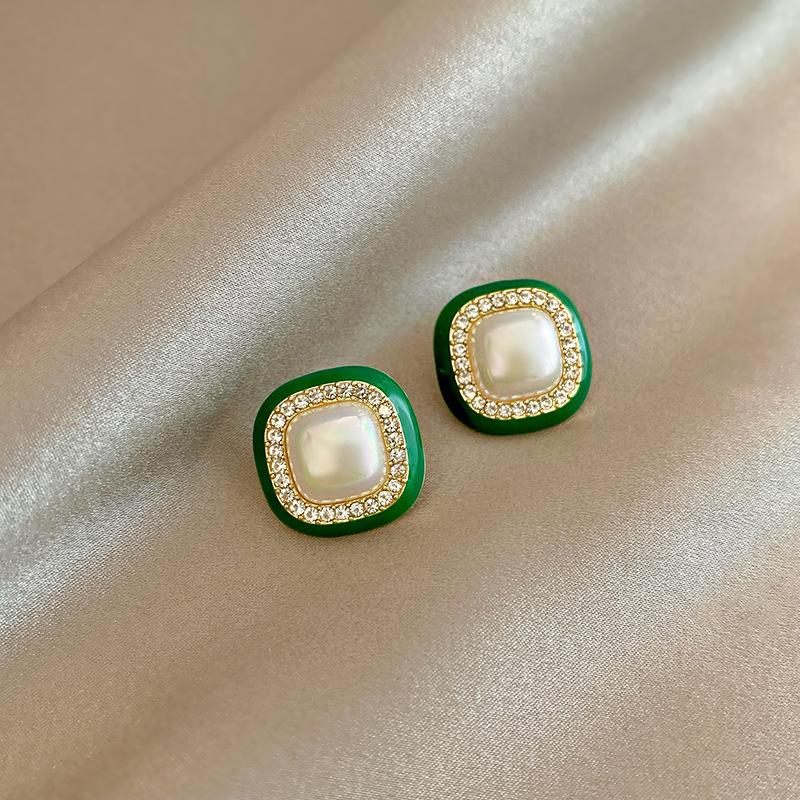 Boucles d'oreilles à tige en perles de fleur de vent parfumées à petite aiguille argentée, boucles d'oreilles légères et luxueuses, style célébrité, style rétro élégant et tendance