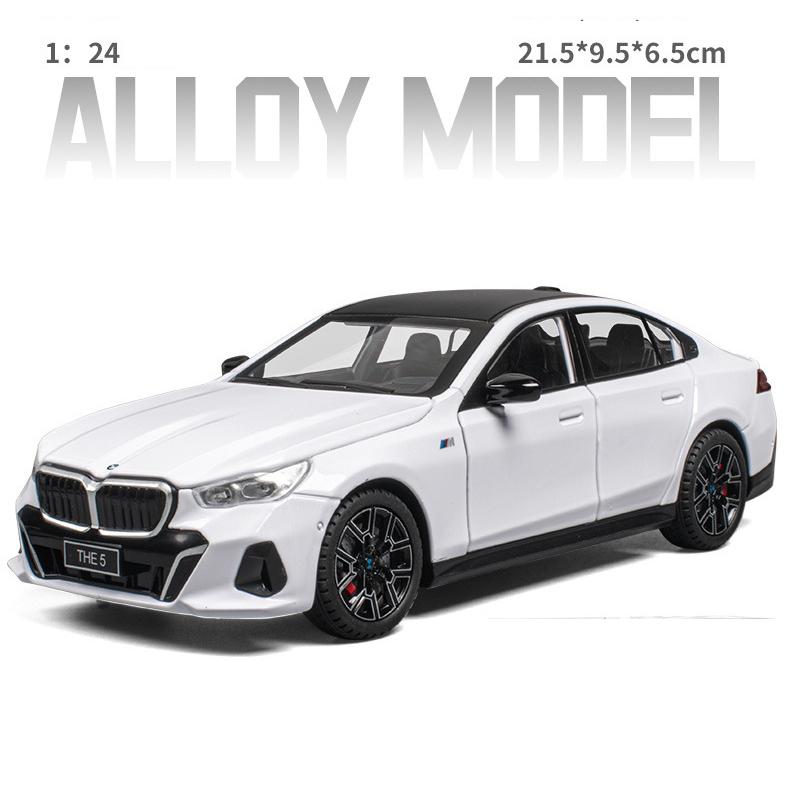 

1:24 530 LI THE 5 Alloy Car Model Sound and Light Pull Back Children s Toy Collectibles Birthday Gift белый