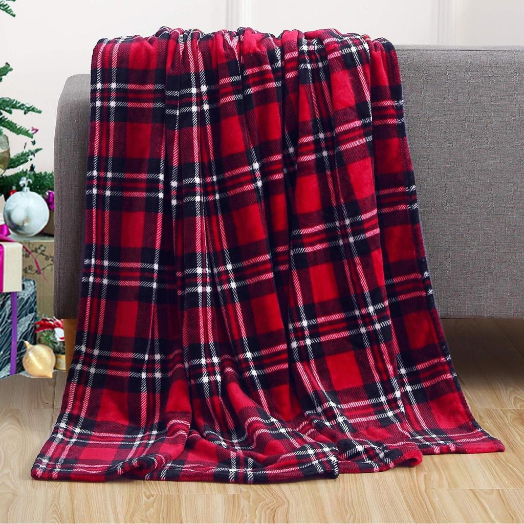 Christmas Elk Snowflake Patterned Red Flannel Blanket Cover Warmth Multifunctional Decorative Blanket Universal Winter Blankets