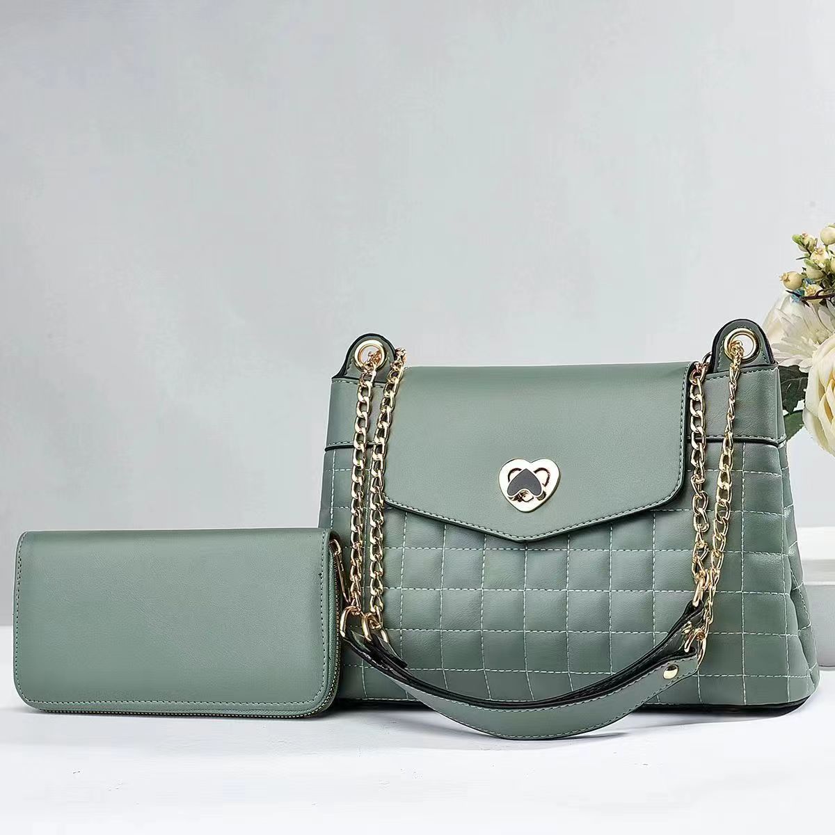 

The New Female Bag Popular Fashion Large Capacity Crossbody Bag Women All Fashion Small Fragrant Wind Ring-lattice Female Bag .