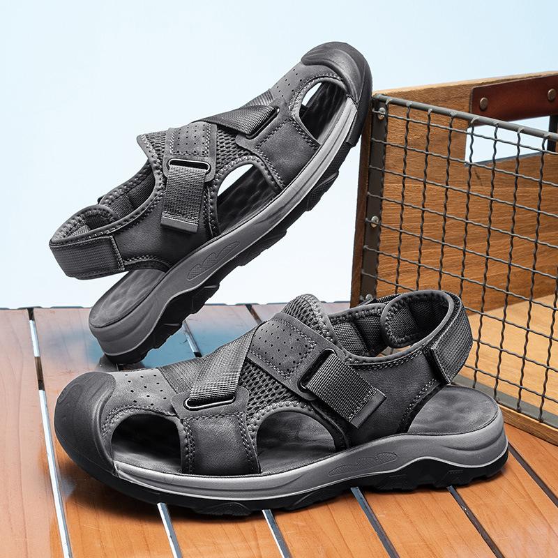 Summer Sandals Men's 2025 New Fashion Trend Versatile Men's Beach Shoes Soft Sole Outdoor Leisure Sports Wear-resistant